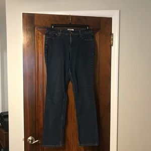 Women’s Levi Signature Jeans Size 14 Long.